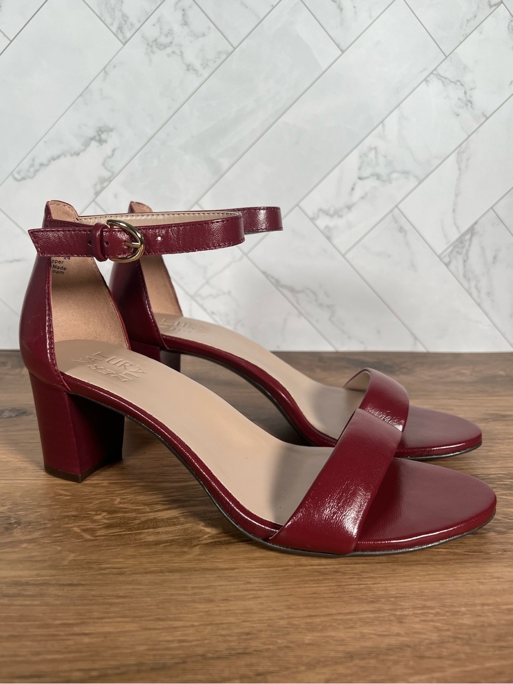 8.5W 8.5 WIDE WIDTH Naturalizer Womens Dark Red Leather Sandals Heels Shoes